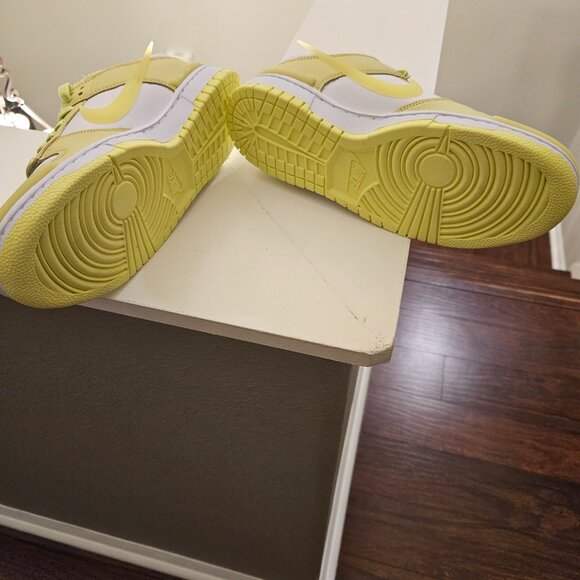 Nike Women's Dunk Low White Twist Lemon Green Size 10 - Picture 4 of 4